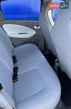Хэтчбек Renault Zoe 2015 в 
