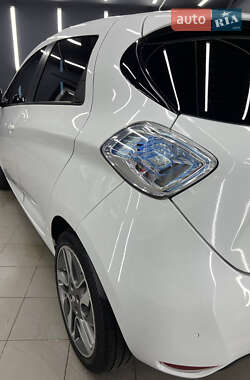 Хэтчбек Renault Zoe 2013 в 