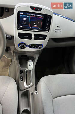 Хэтчбек Renault Zoe 2013 в 