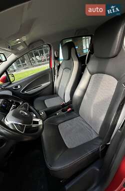 Хэтчбек Renault Zoe 2020 в 