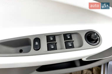 Хэтчбек Renault Zoe 2014 в 
