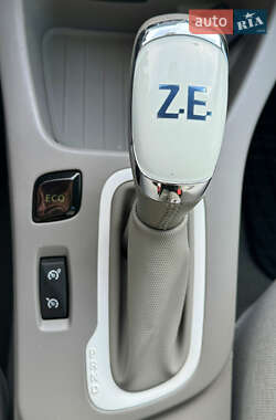 Хэтчбек Renault Zoe 2014 в 