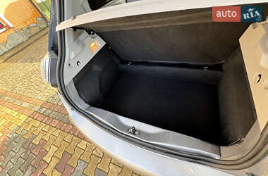 Хэтчбек Renault Zoe 2014 в 