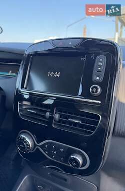Хэтчбек Renault Zoe 2017 в 