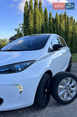 Хэтчбек Renault Zoe 2016 в 