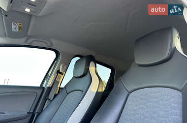 Хэтчбек Renault Zoe 2021 в 