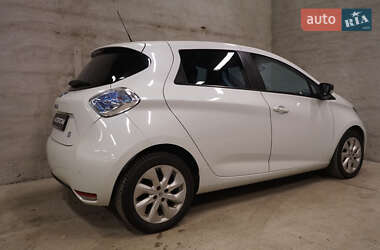 Хэтчбек Renault Zoe 2015 в 