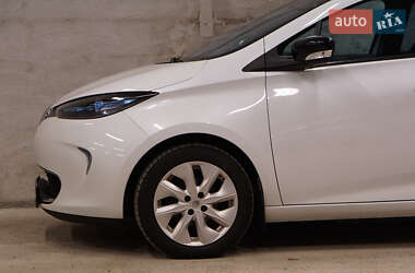 Хэтчбек Renault Zoe 2015 в 