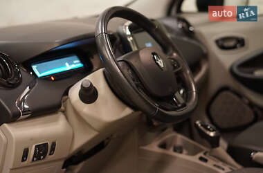 Хэтчбек Renault Zoe 2015 в 