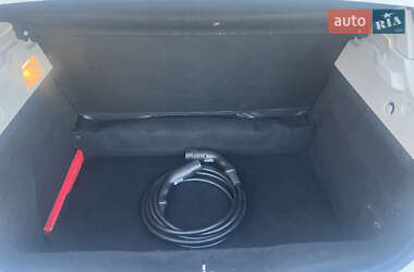Хэтчбек Renault Zoe 2020 в 