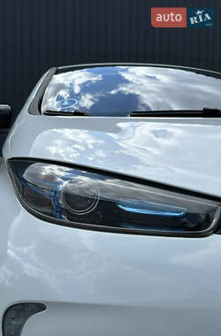 Хетчбек Renault Zoe 2016 в 