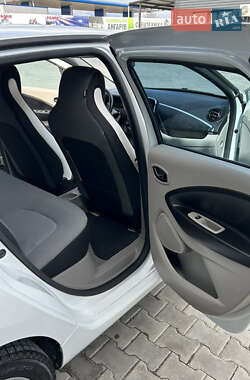 Хетчбек Renault Zoe 2016 в 