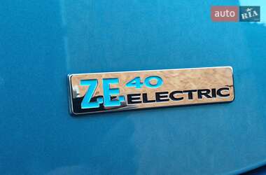 Хэтчбек Renault Zoe 2017 в 