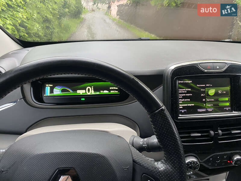 Хэтчбек Renault Zoe 2016 в 