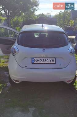 Хетчбек Renault Zoe 2016 в 