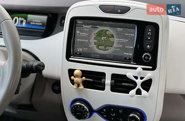 Хэтчбек Renault Zoe 2015 в 