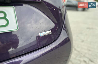 Хэтчбек Renault Zoe 2018 в 