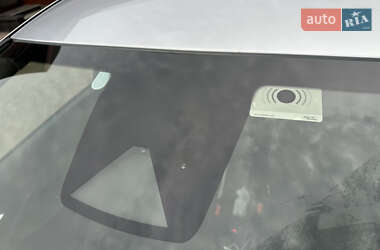 Хэтчбек Renault Zoe 2021 в 
