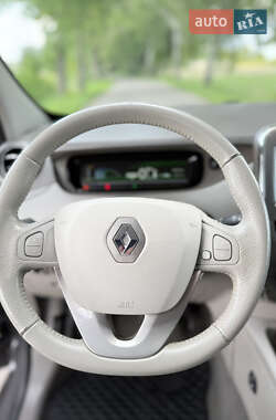 Хэтчбек Renault Zoe 2016 в 