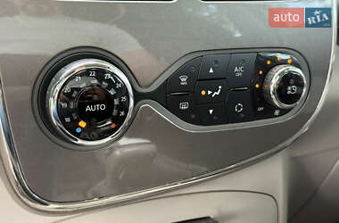 Хэтчбек Renault Zoe 2016 в 