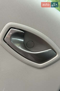 Хэтчбек Renault Zoe 2016 в 