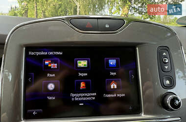Хэтчбек Renault Zoe 2016 в 