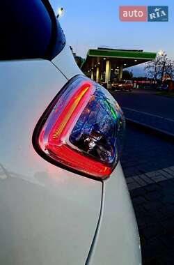 Хэтчбек Renault Zoe 2017 в 