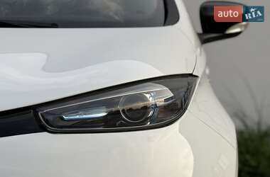 Хэтчбек Renault Zoe 2019 в 
