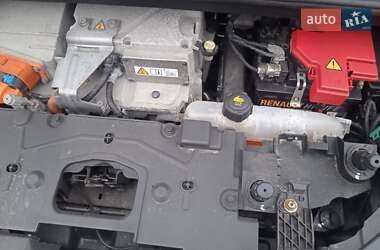 Хэтчбек Renault Zoe 2014 в 