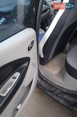 Хэтчбек Renault Zoe 2014 в 