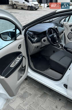 Хэтчбек Renault Zoe 2016 в 