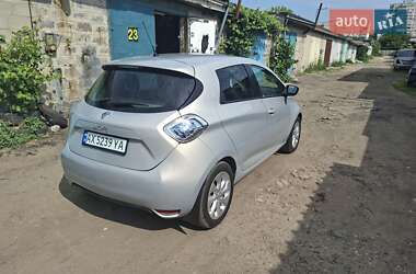 Хэтчбек Renault Zoe 2016 в 