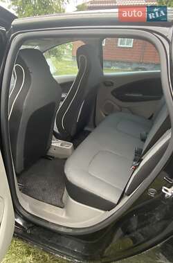 Хетчбек Renault Zoe 2013 в 