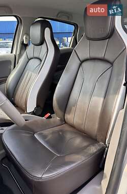 Хэтчбек Renault Zoe 2017 в 