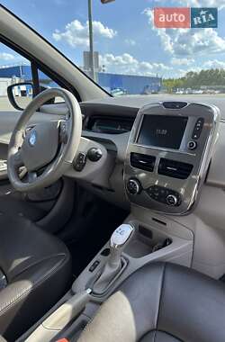 Хэтчбек Renault Zoe 2017 в 