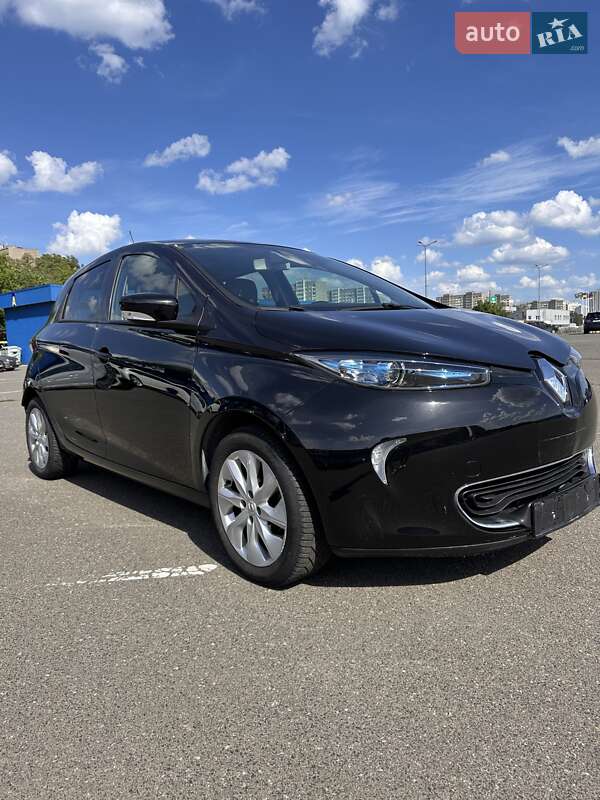 Хэтчбек Renault Zoe 2016 в 