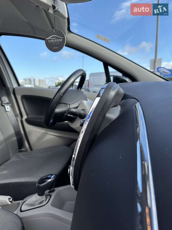 Хетчбек Renault Zoe 2016 в Києві