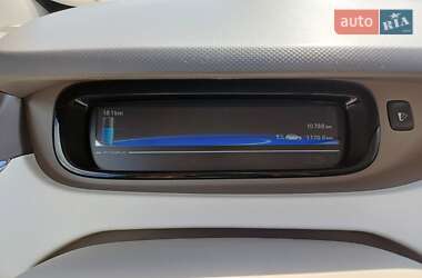 Хэтчбек Renault Zoe 2017 в 