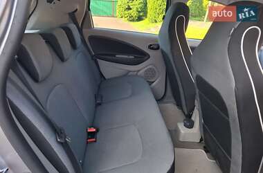 Хэтчбек Renault Zoe 2014 в 