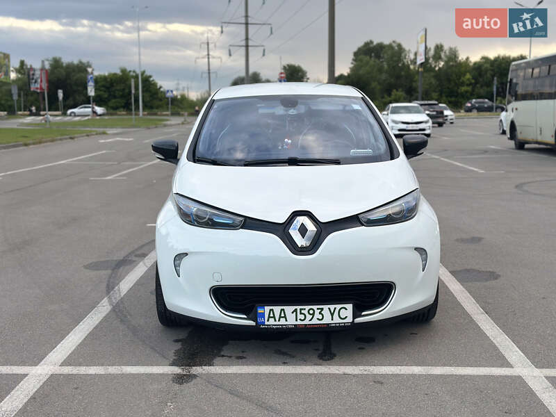 Хэтчбек Renault Zoe 2015 в 