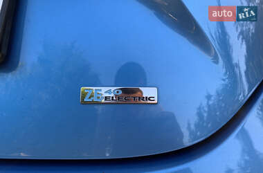 Хэтчбек Renault Zoe 2017 в 