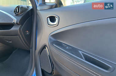 Хэтчбек Renault Zoe 2017 в 