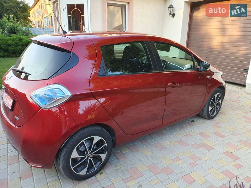 Хэтчбек Renault Zoe 2018 в 