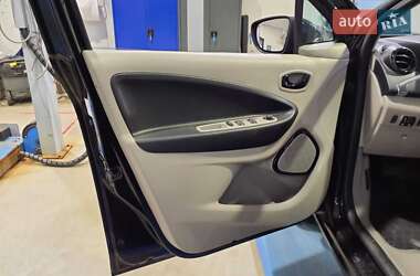 Хэтчбек Renault Zoe 2016 в 