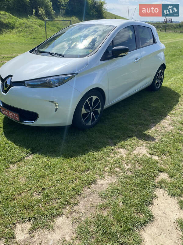 Хэтчбек Renault Zoe 2017 в 