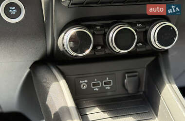 Хэтчбек Renault Zoe 2019 в 