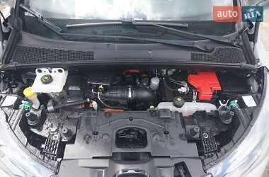 Хетчбек Renault Zoe 2016 в 