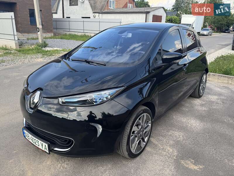Хэтчбек Renault Zoe 2015 в 