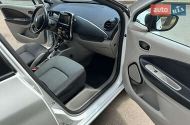 Хетчбек Renault Zoe 2016 в 