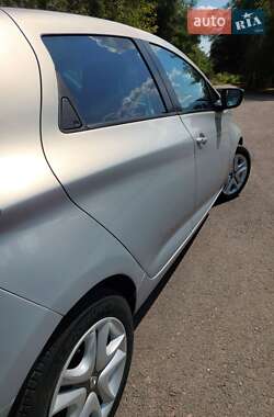 Хэтчбек Renault Zoe 2015 в 